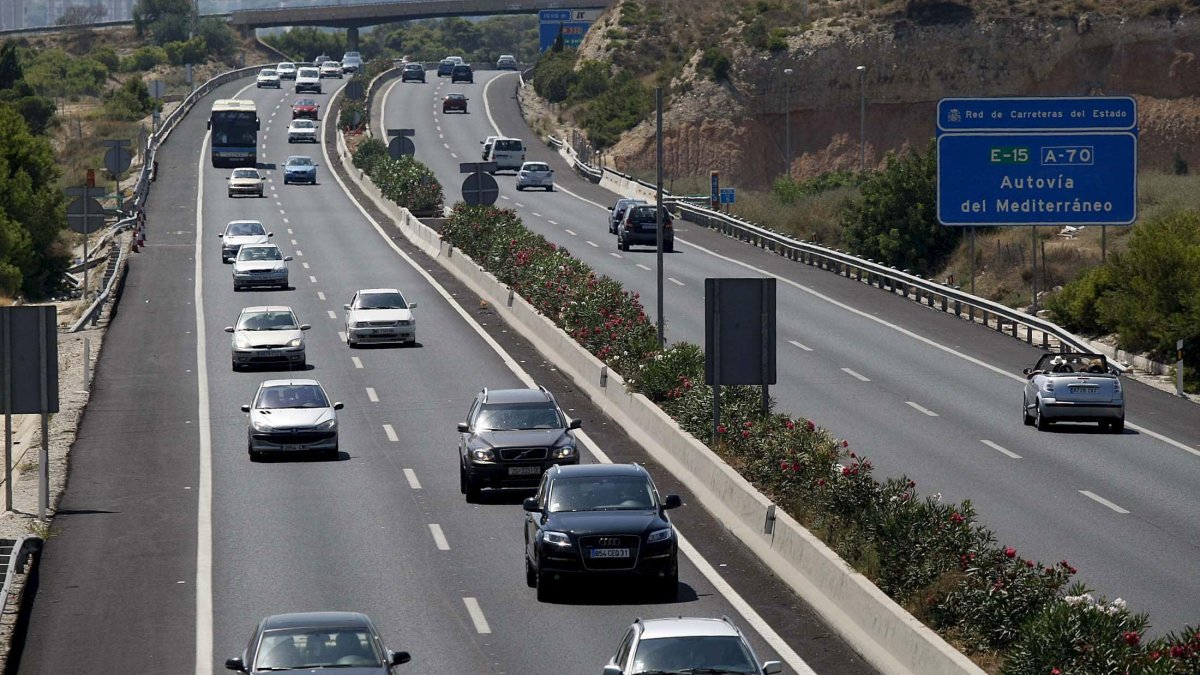 La DGT pide paciencia y precaución a los conductores que se desplacen este fin de semana.