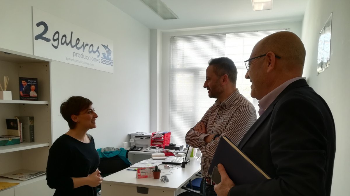 El Delegado de Economía y el Director Provincial de Andalucía Emprende junto ‘2 Galeras’.
