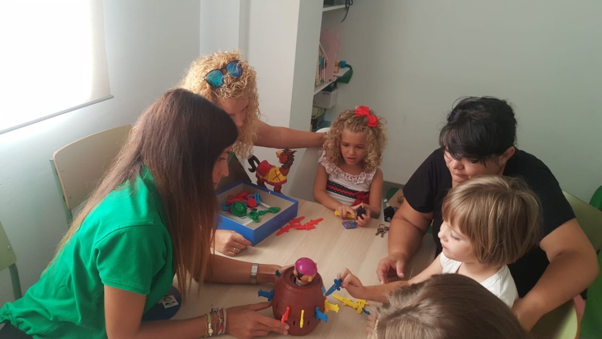 Participantes en uno de los talleres de la escuela de verano terapéutica.