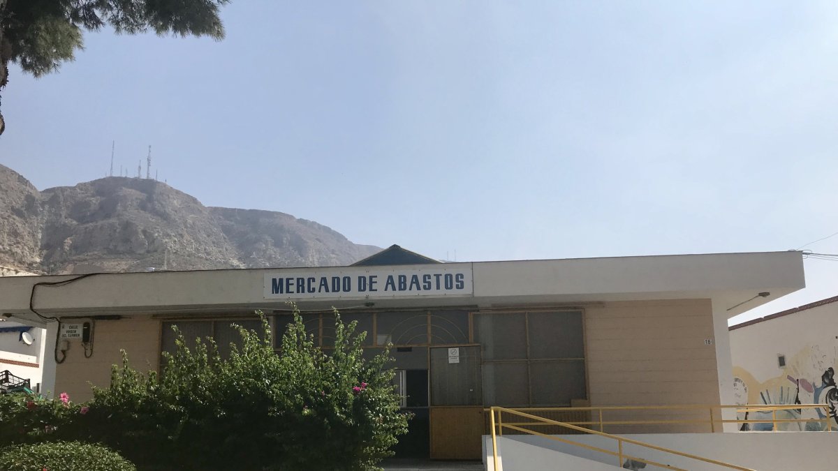 Fachada del Mercado de Abastos de Aguadulce. Foto: F. Cuadrado