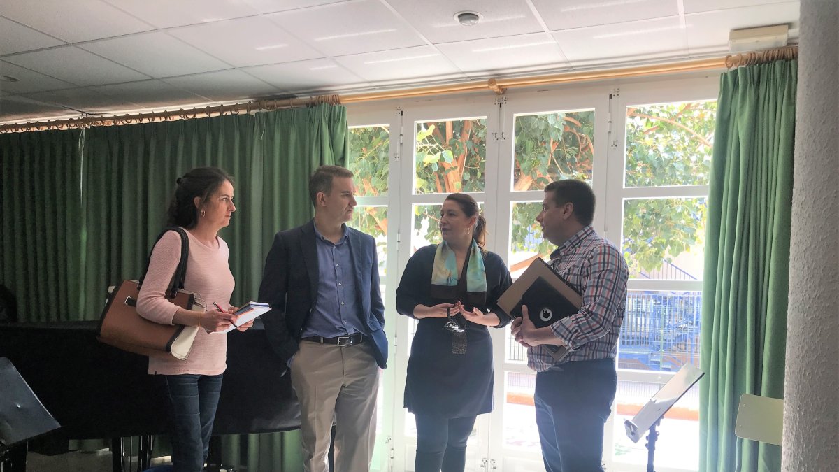 Visita de los parlamentarios almerienses del PP al Conservatorio de Cuevas del Almanzora.