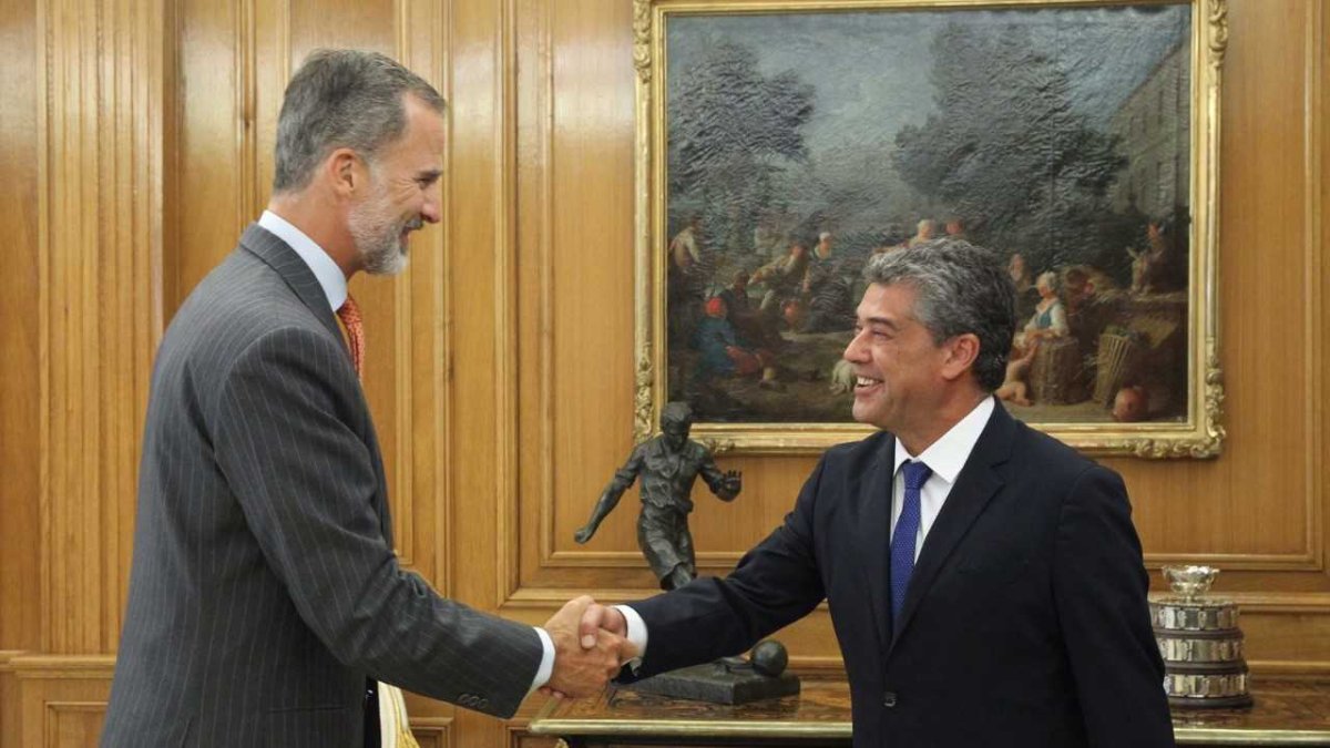 Carmelo Rodríguez saluda al rey Felipe VI,