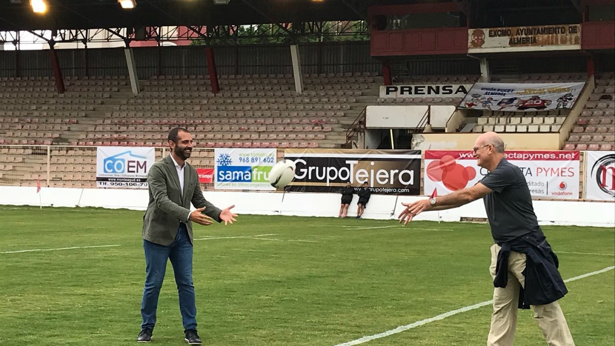 El alcalde con el presidente del URA.