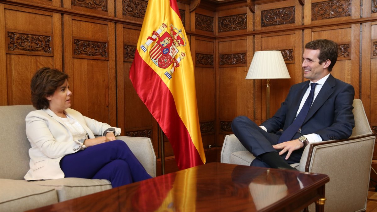 Casado y Sáenz de Santamaría en una reunión tras el Congreso del PP.