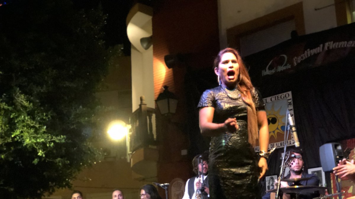 Toñi Fernández en un momento de su actuación.