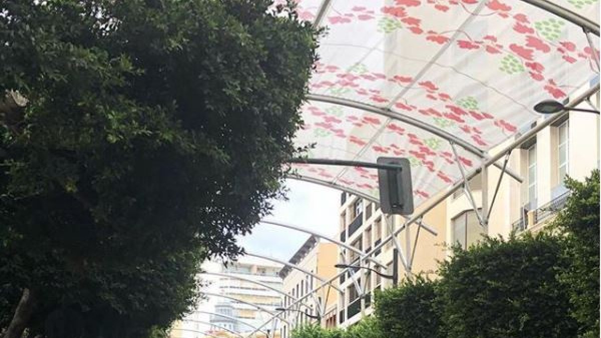 Retirada de los toldos de Feria.