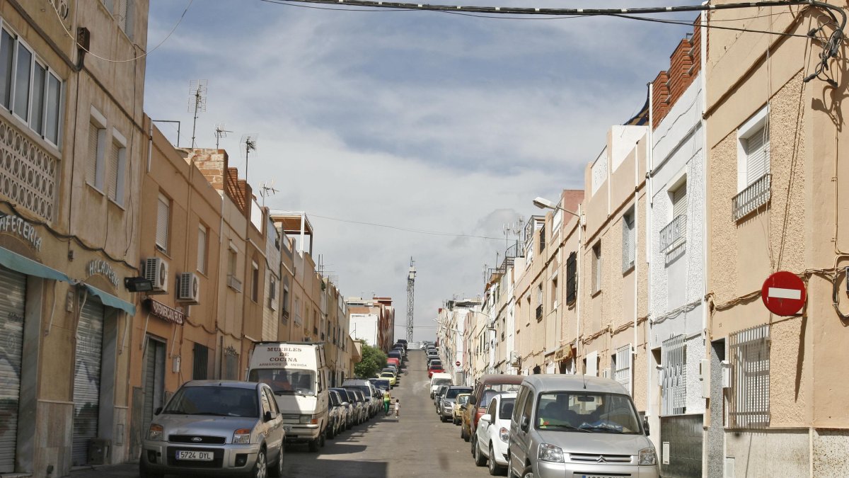 Imagen de una de las calles de Piedras Redondas afectadas por el corte eléctrico.