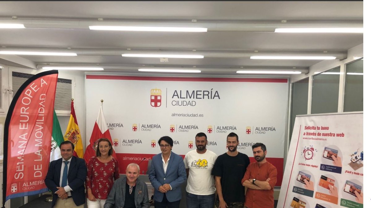 Foto de grupo de la organización de la Semana de la Movilidad del Ayuntamiento