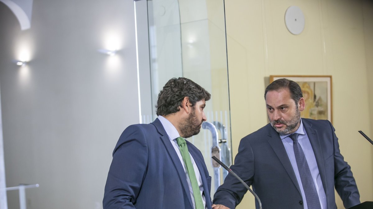 El presidente de Murcia y el ministro, ayer.