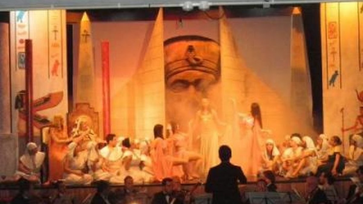 Imagen del musical La Corte del Faraón que se representa el domingo en Adra