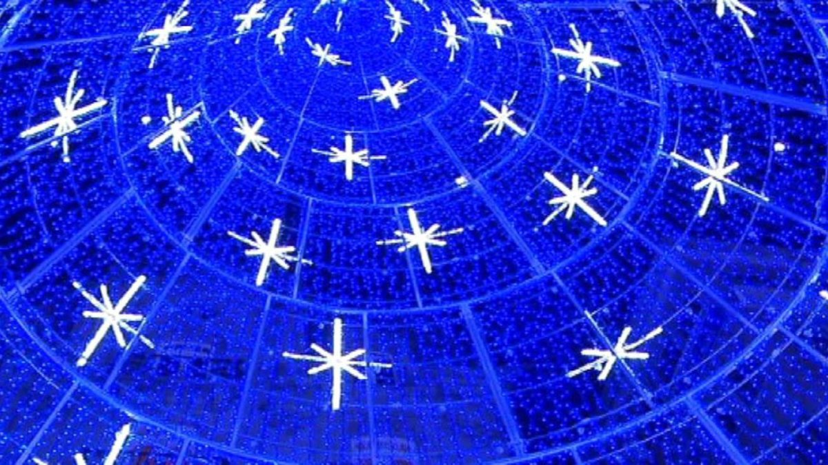 Interior del árbol de navidad de Vigo en 2017.