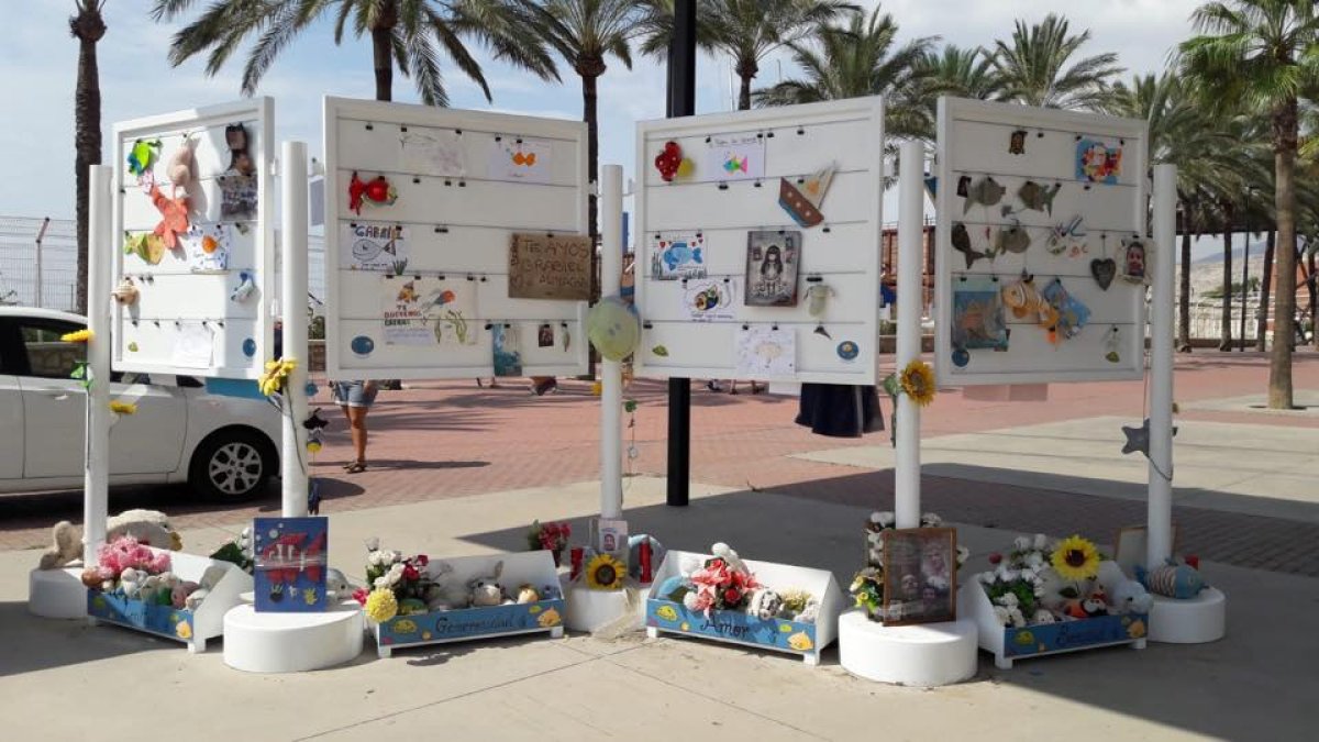 imagen de los paneles con los nuevos enseres (Foto: Todos somos Gabriel)