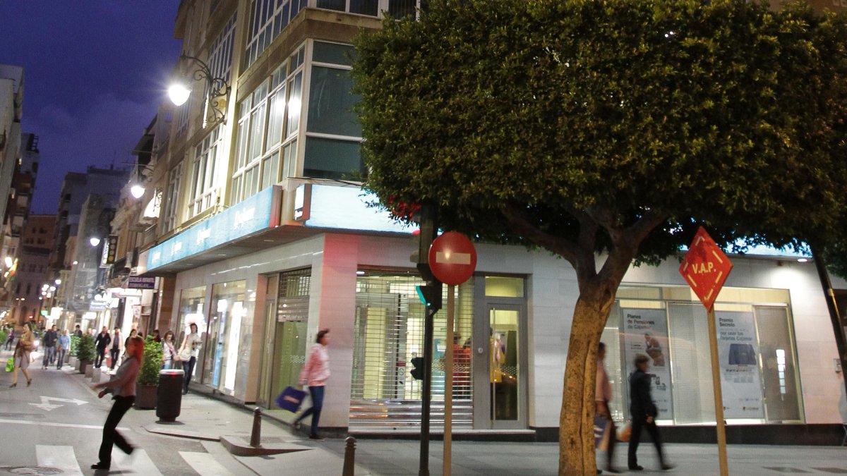 La oficina del Paseo es la primera de la provincia que ya ha abierto en horario vespertino.