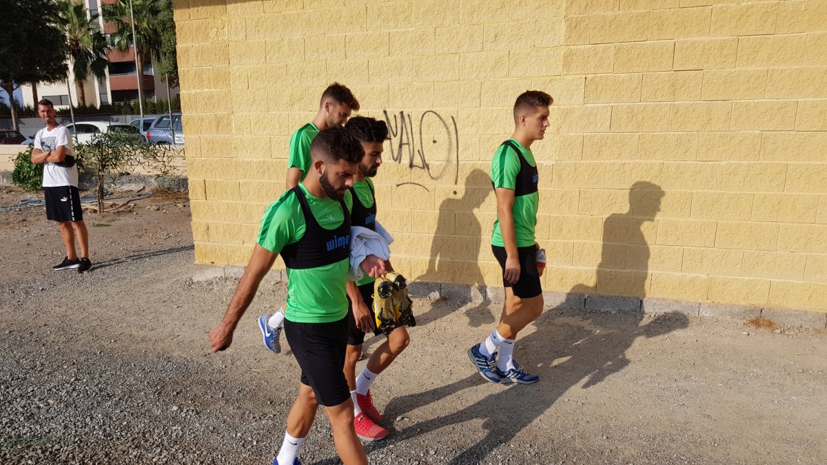 Los jugadores llegando a la Vega.