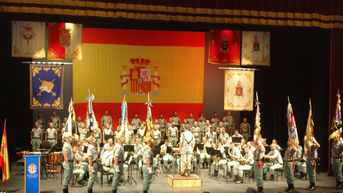 La Unidad de Música, la Banda de Guerre y el Coro de la Brileg durante su concierto.