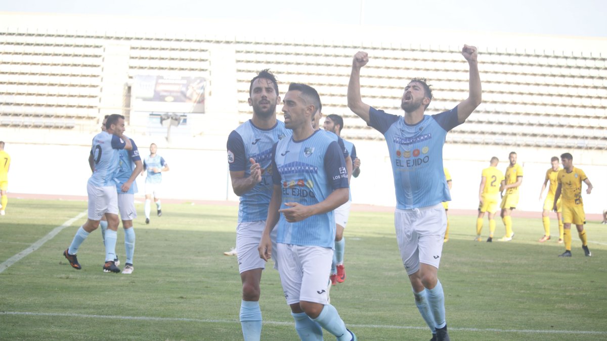 Celebración de uno de los goles celestes en la última victoria ante el Villanovense.