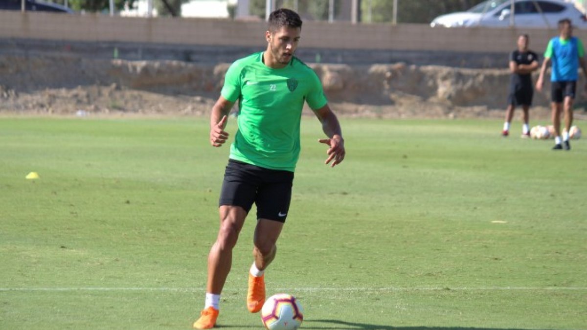 Adri Montoro durante el entrenamiento en la Vega de Acá.