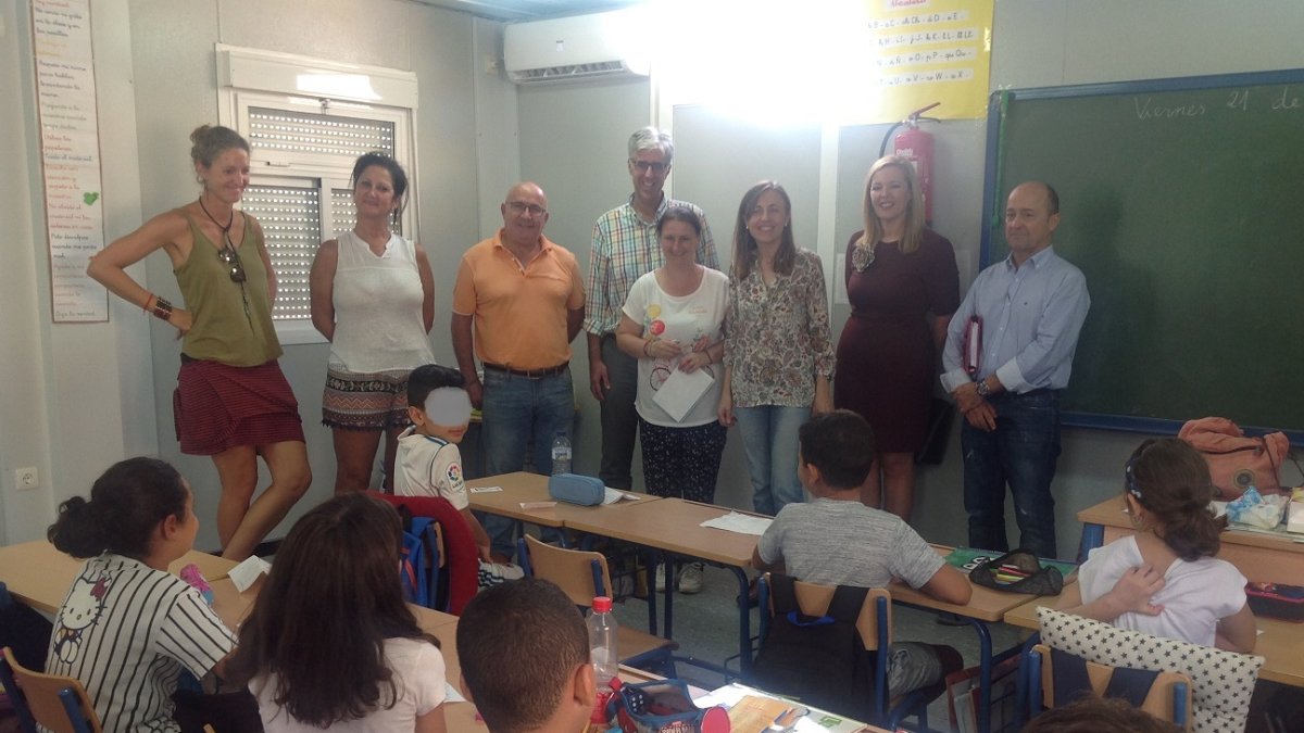 Visita de la delegada al colegio en Adra.