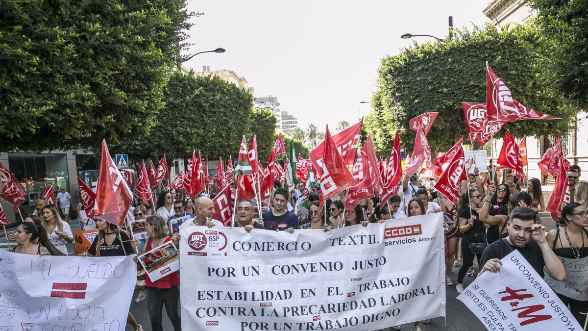 Manifestación relizada por empleados del sector textil que demandan un convenio laboral justo.