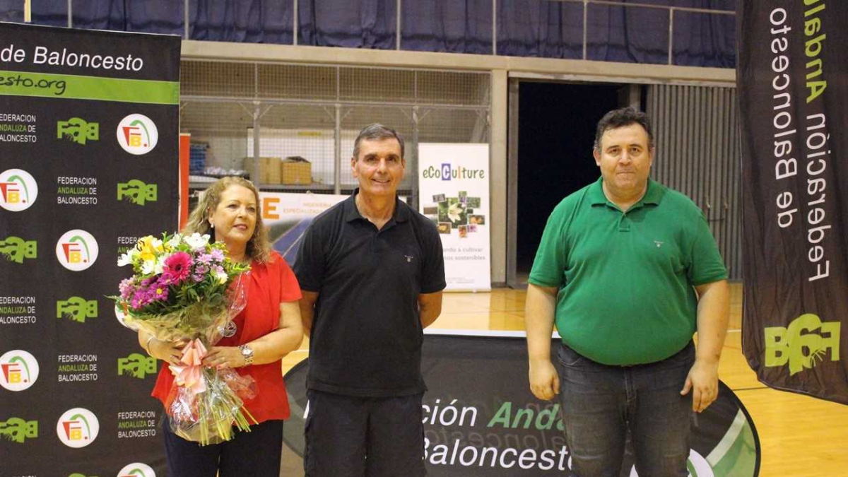 Paqui Rubí junto a Paco Rueda y José Francisco Cara.