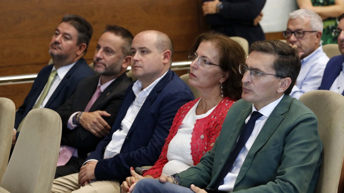 A la derecha, José Luis Sánchez Teruel con altos cargos de la Junta en la provincia de Almería.