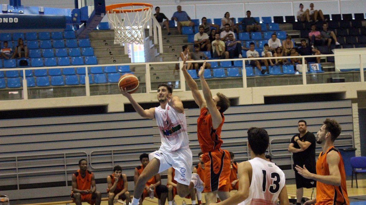 Una jugada del partido.