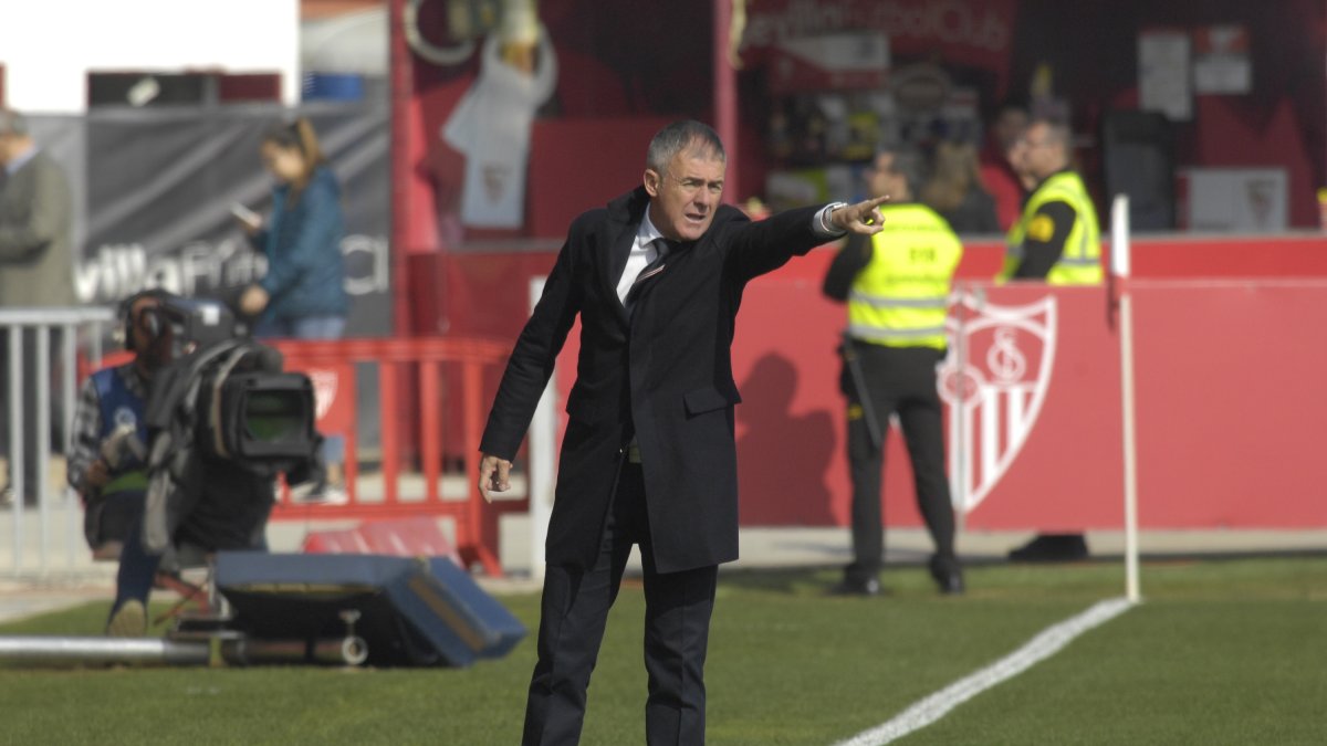 Lucas Alcaraz en la Ciudad Deportiva del Sevilla.