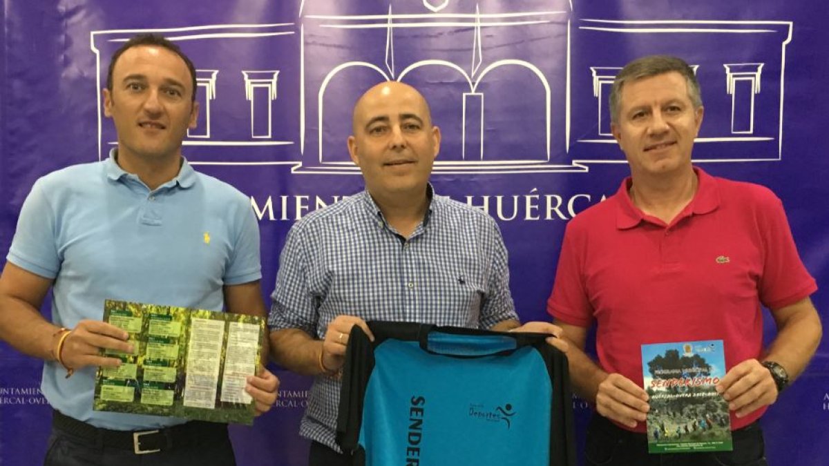 Alcalde, concejal y responsable del programa en la presentación.