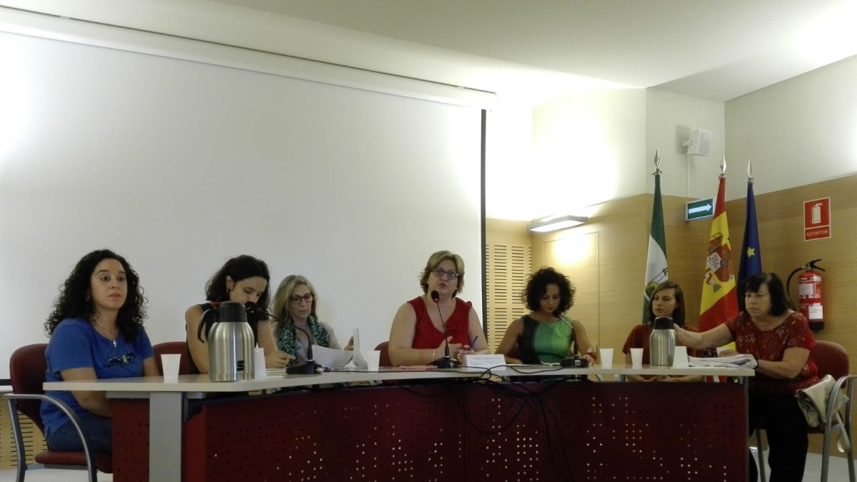 Francisca Serrano, coordinadora provincial del IAM, durante su intervención en el foro de debate.