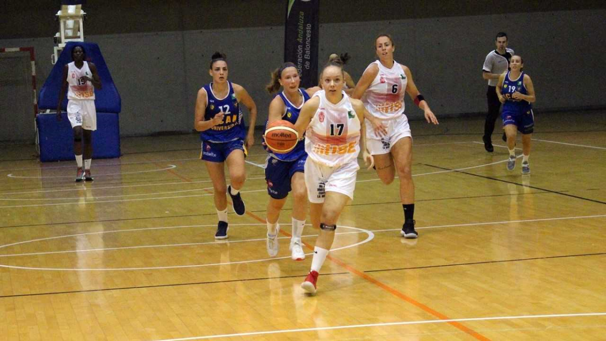 Las almerienses siguen con su puesta a punto.