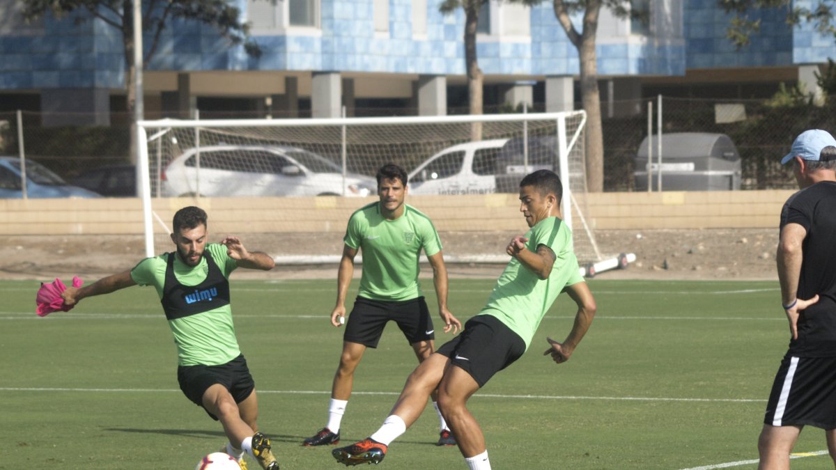 Igor Engonga entrenando con el primer equipo.
