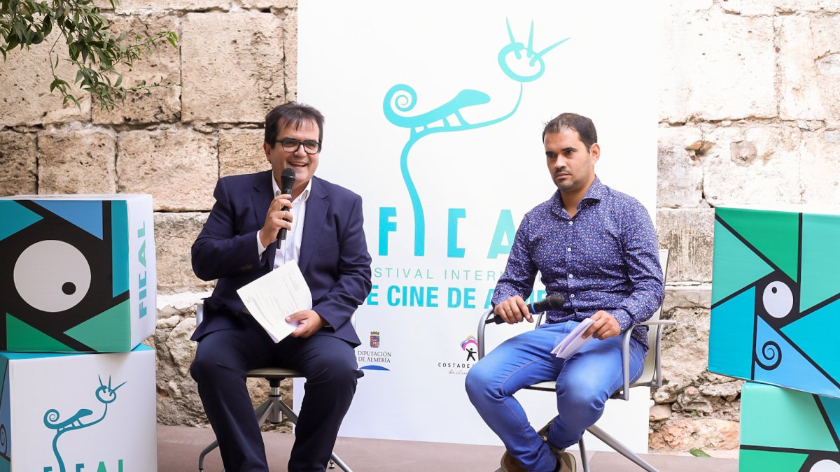 El diputado de Cultura presentó ayer al portavoz de la dirección de Fical, David Carrón.