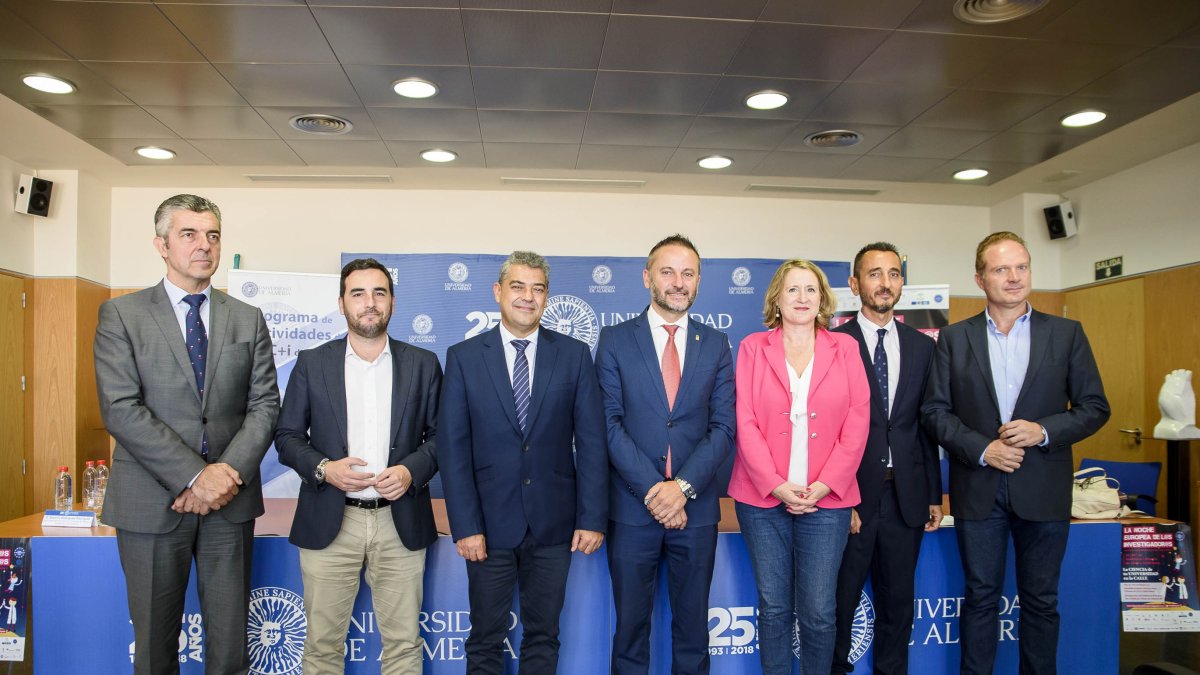 Unicaja, Ayuntamiento, UAL, Diputación y Fundación Descubre presentaron el acto.
