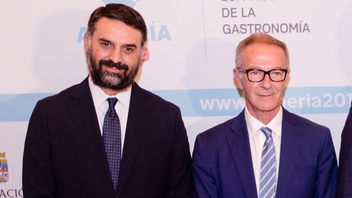 El consejero y el ministro de Cultura, apoyando a Almería 2019.