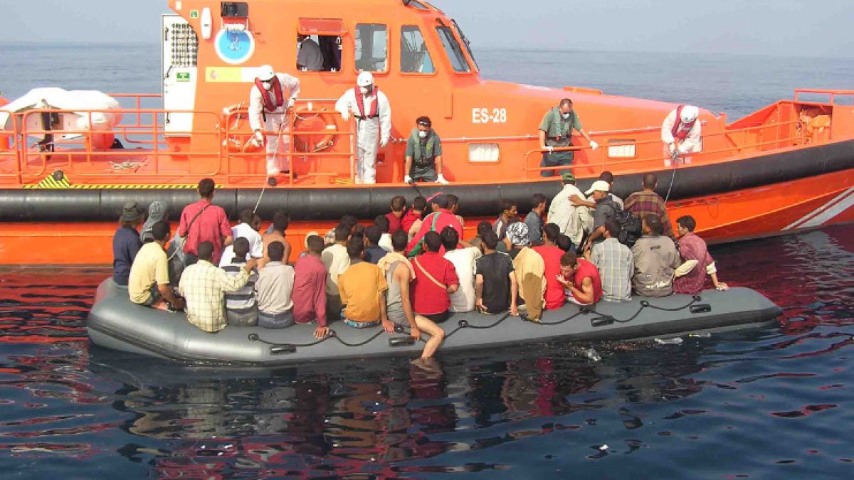 Rescate de una patera (fotografía de archivo).
