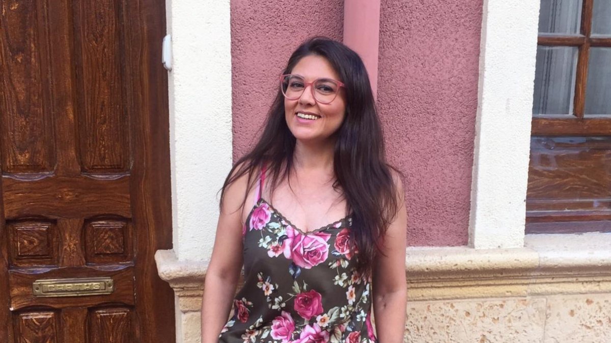 Mercedes Murcia, de 42 años, está trasplantada de riñón y admite llevar una vida normal.