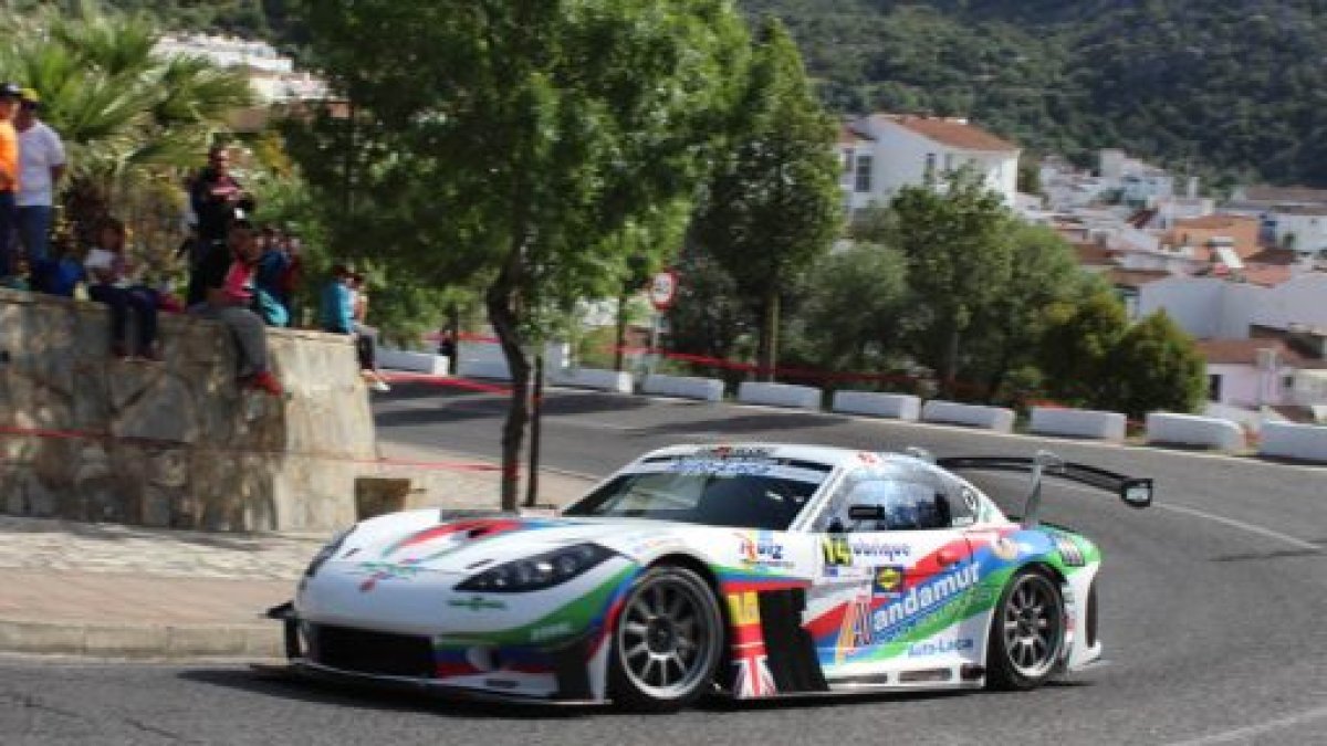 Aznar con el Ginetta que ha competido gran parte del campeonato