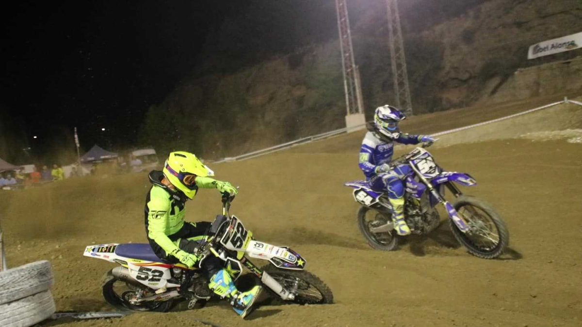 Los pilotos  hicieron vibrar a la afición.