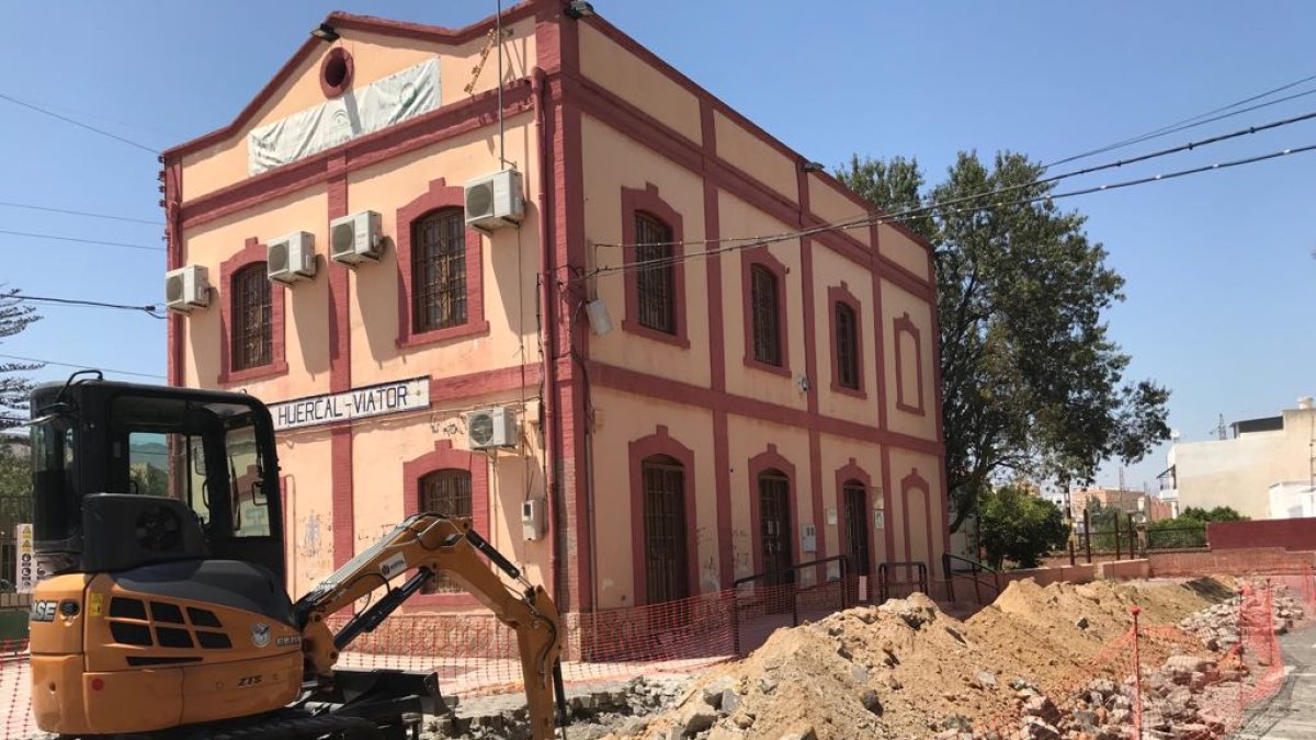 Inicio de las obras de remodelación de la estación de Huércal-Viator