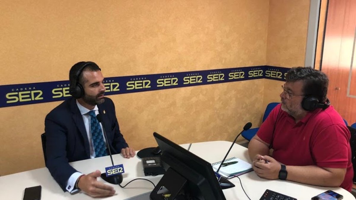 Ramón Fernández Pacheco en el estudio de la Cadena SER.