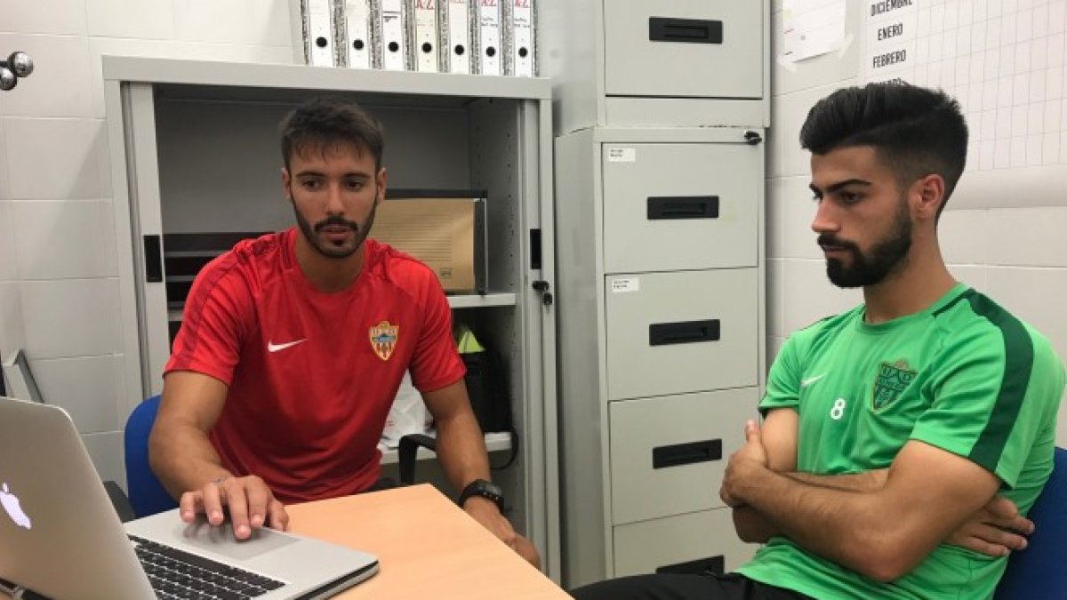 El nutricionista Gabriel Penelas con el jugador Chema Núñez
