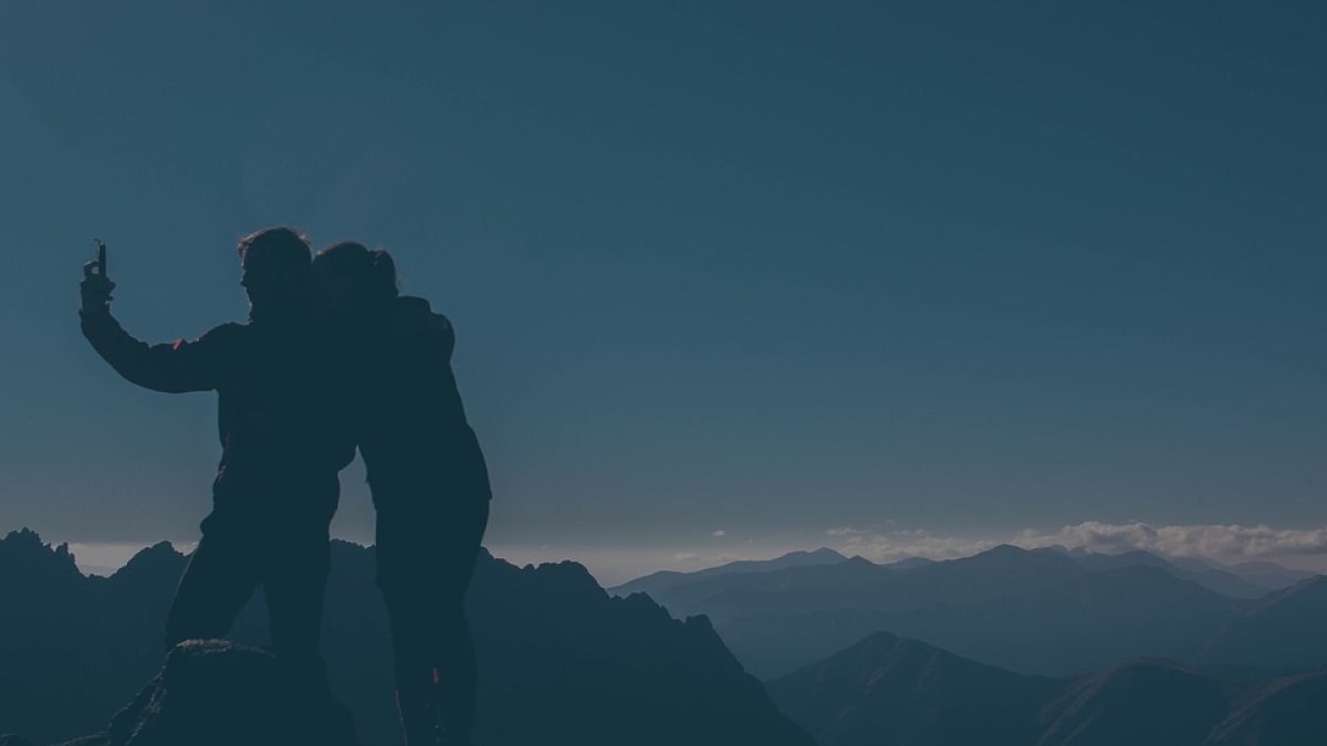 Se recomienda crear zonas \'no selfis\' en los lugares más turísticos y que pueden resultar peligrosos.