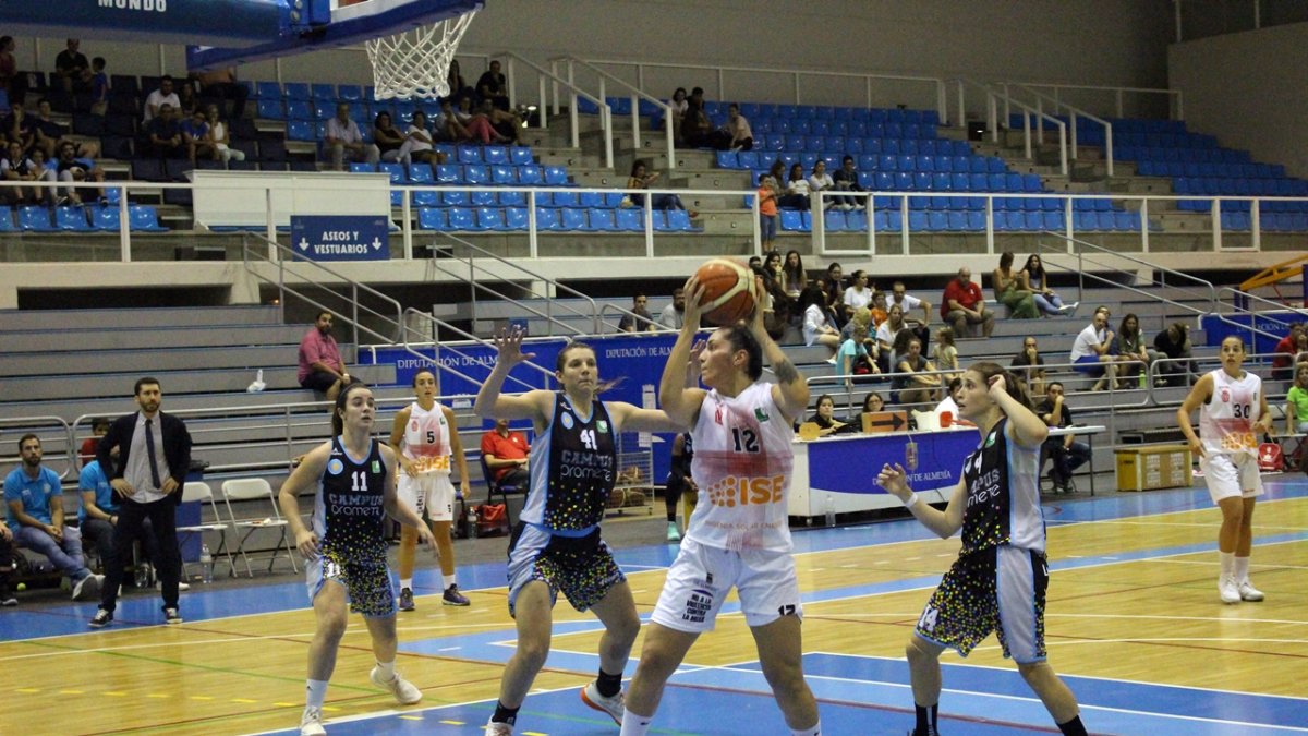 Una jugada del partido.