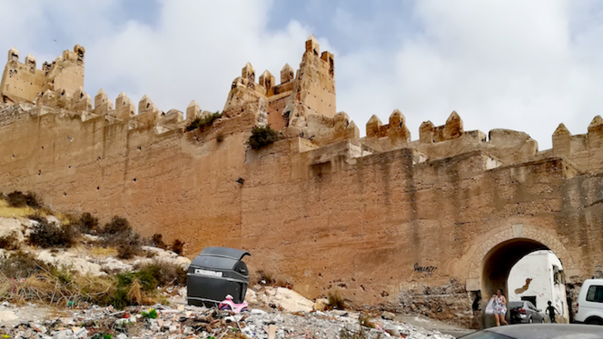 Imagen del entorno de las murallas compartida por Amigos de La Alcazaba.