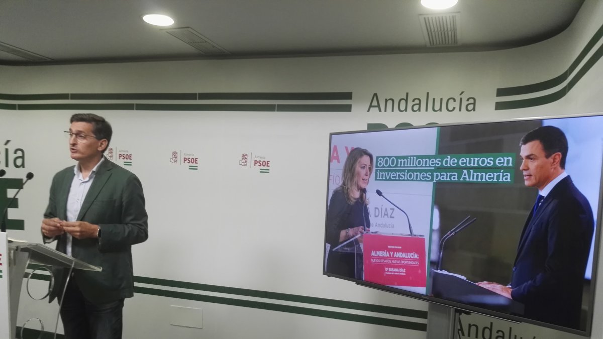 Comparecencia en la sede del PSOE.