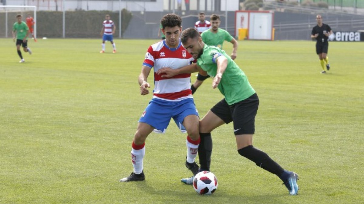 Esteban navarro espera la primera victoria fuera de casa.