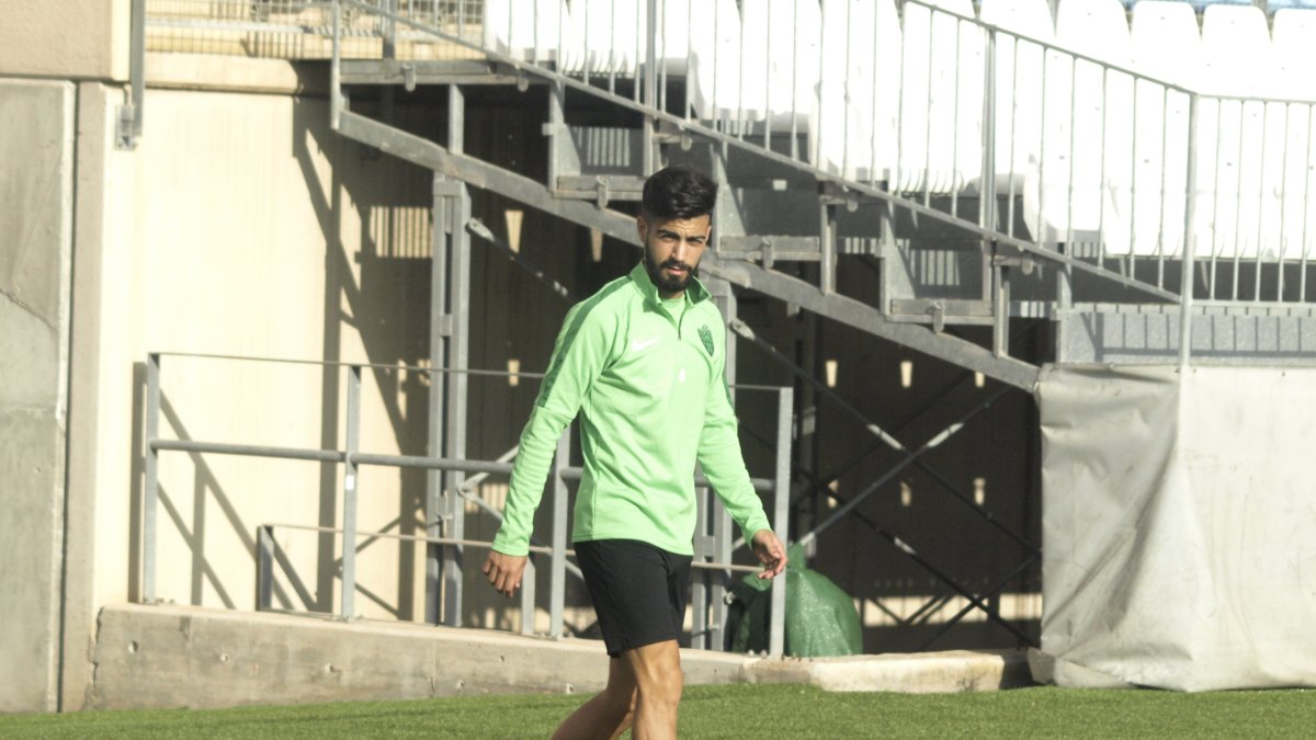 Chema Núñez saliendo al Mediterráneo.