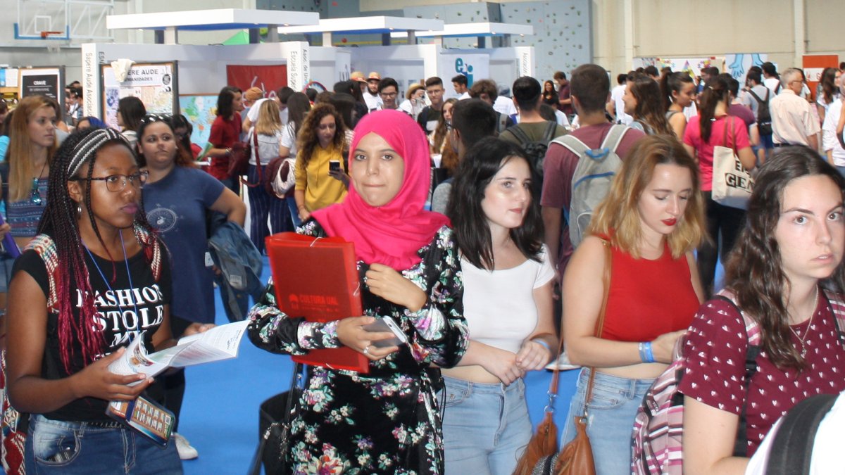 Alumnas durante la Jornada de Bienvenida este miércoles.