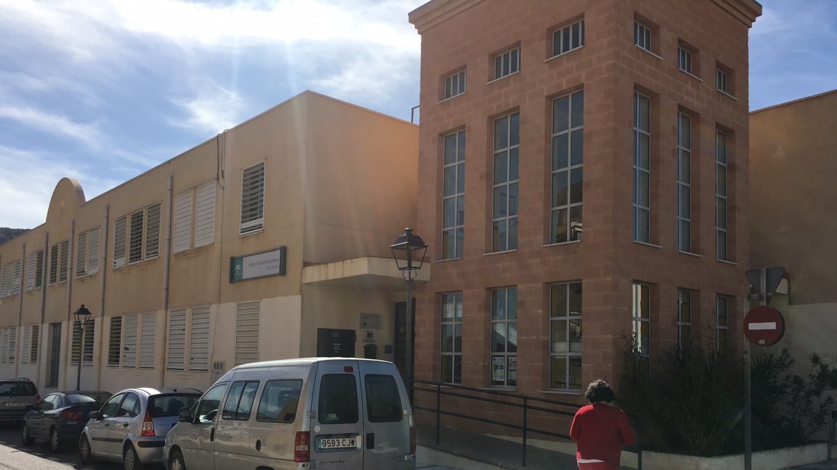 La víctima de acoso escolar estudia en el IES Rosa Navarro de Olula.