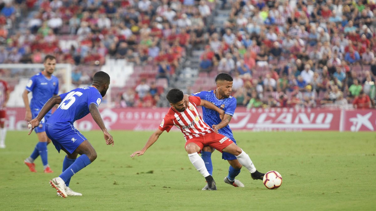 Chema exprime cada minuto que disputa en Segunda División.